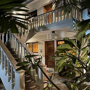  Apartment Island Cove